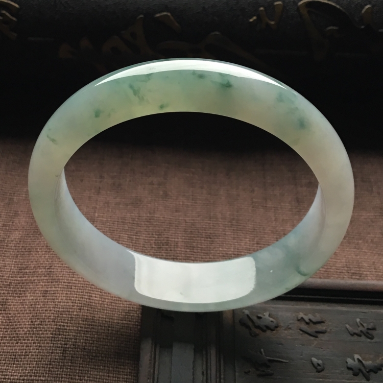 （超值推荐）糯冰种飘花手镯（58mm）