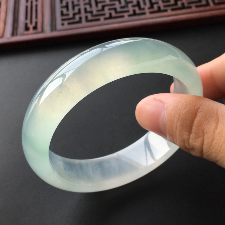 (超值推荐)冰种晴水略飘花手镯(56.4mm)