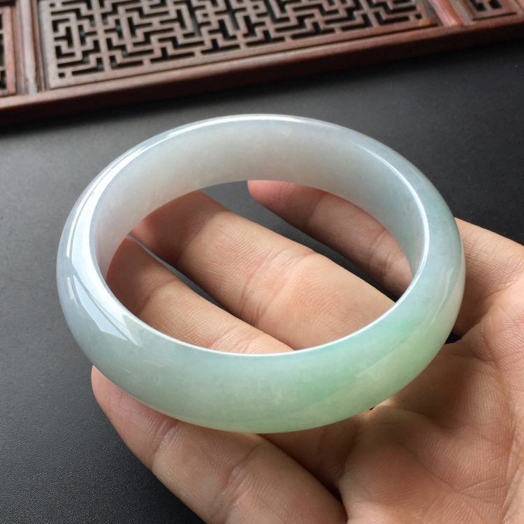 (超值推荐)糯冰种晴水手镯(59mm)