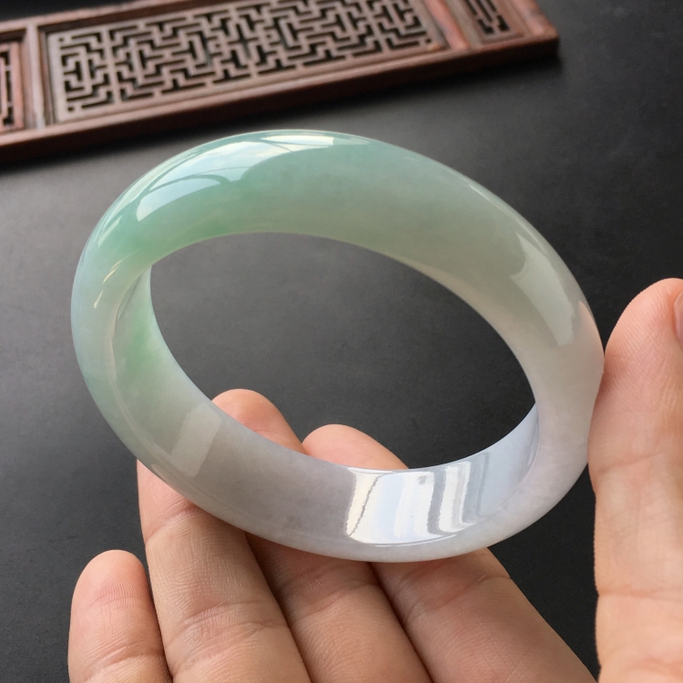 (超值推荐)糯冰种晴水手镯(59mm)