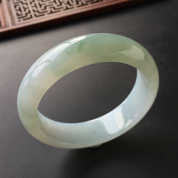 (超值推荐)糯冰种飘花手镯(58mm)