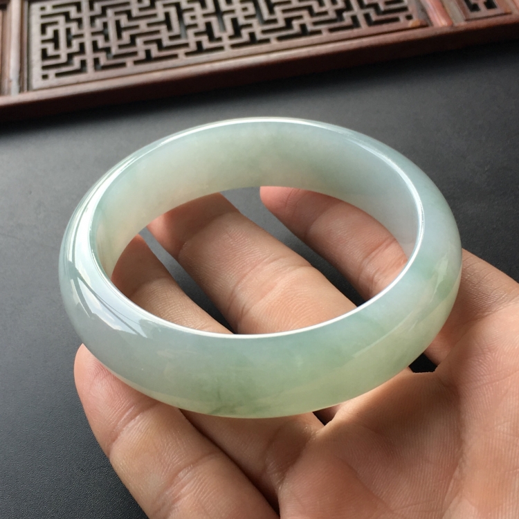 (超值推荐)糯冰种飘花手镯(58mm)