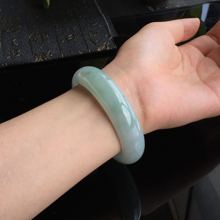 (超值推荐)糯冰种飘花手镯(58mm)