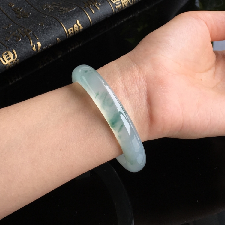 (超值推荐)冰种飘花手镯(56.5mm)
