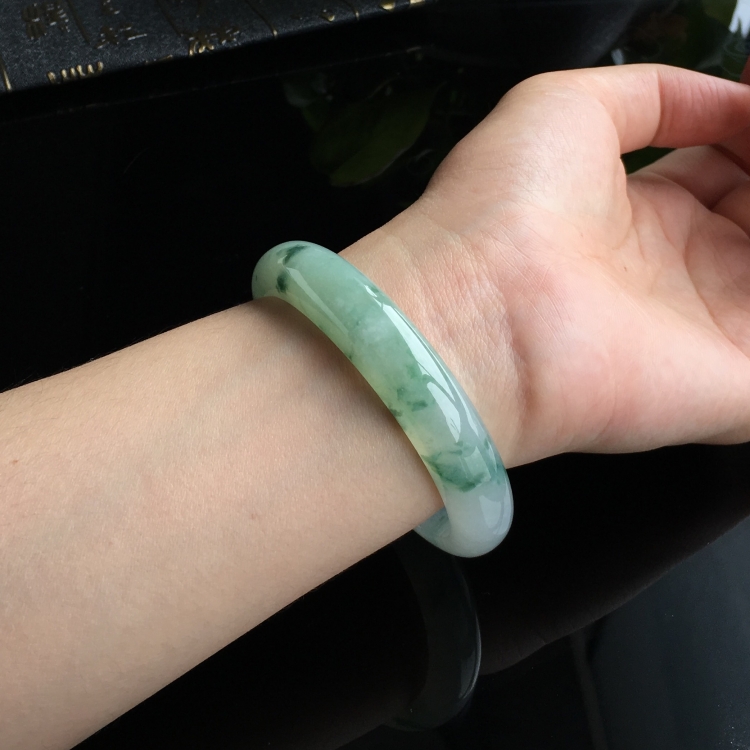 (超值推荐)冰种飘花手镯(57.5mm)