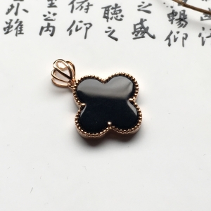 （超值推荐）镶玫瑰金冰种墨翠四叶草胸坠