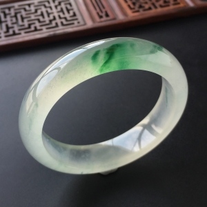 (超值推荐)冰种飘绿花手镯(53.8mm)