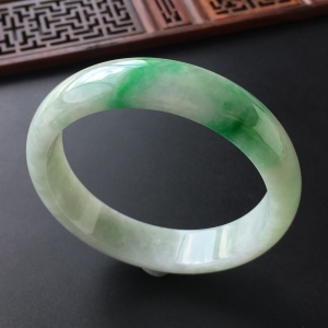 (超值推荐)糯冰种飘翠手镯(58mm)