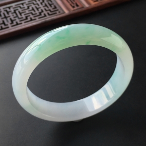 (超值推荐)糯冰种飘翠手镯(58.6mm)