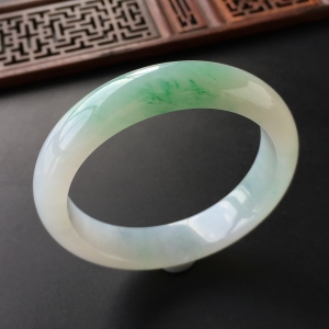 (超值推荐)糯冰种飘翠手镯(55.7mm)