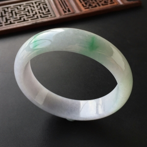 (超值推荐)糯冰种春带彩手镯(58mm)