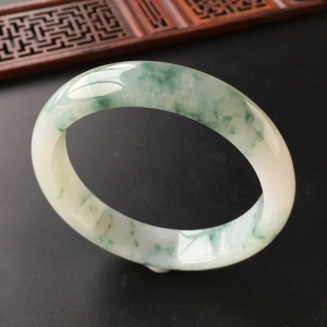 (超值推荐)糯冰种飘花手镯(57.6mm)