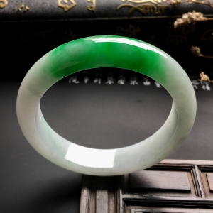 （超值推荐）糯冰种飘翠手镯（57mm）