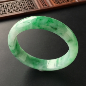 (超值推荐)糯冰种飘翠手镯（57.7mm）
