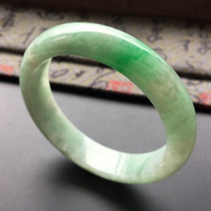 (超值推荐)糯冰种飘翠手镯(56.3mm)
