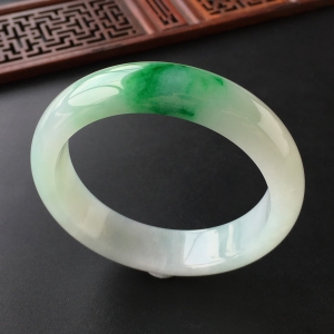 (超值推荐)糯冰种飘翠手镯(56.3mm)