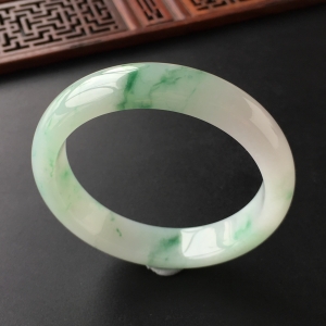(超值推荐)糯冰种飘花手镯(55.5mm)