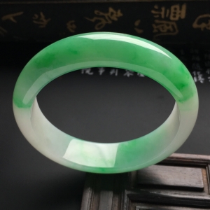 （超值推荐）糯冰种飘翠手镯（54.9mm）