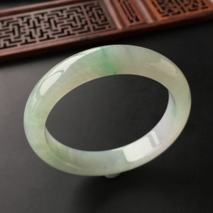 (超值推荐)糯冰种飘翠手镯(55.4mm)