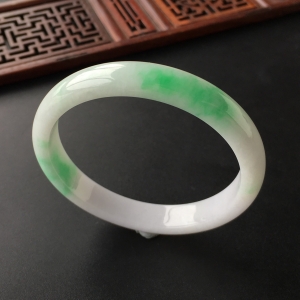 (超值推荐)糯冰种飘翠手镯(52.8mm)