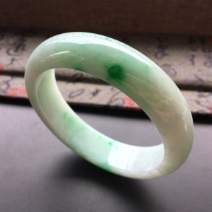 (超值推荐)糯冰种飘翠手镯(57.2mm)