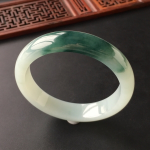 (超值推荐)糯冰种飘花手镯(56.7mm)