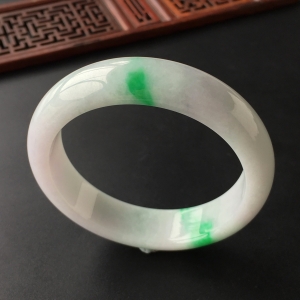 (超值推荐)糯冰种淡春带彩手镯(56mm)