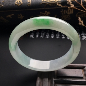 （超值推荐）糯冰种飘翠手镯（55.2mm）