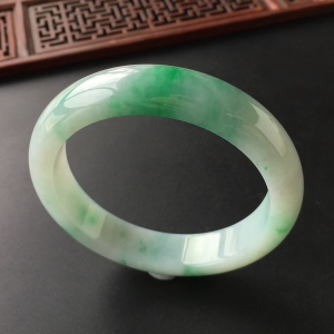 (超值推荐)糯冰种飘翠手镯(56.7mm)