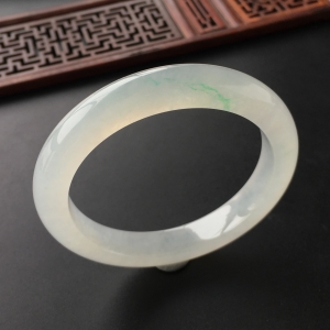 (超值推荐)冰种略飘翠手镯(55.6mm)