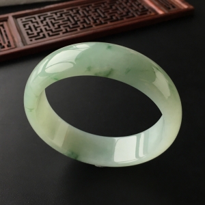 (超值推荐)糯冰种飘花手镯(56.4mm)