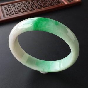 (超值推荐)糯冰种飘翠手镯(58.3mm)