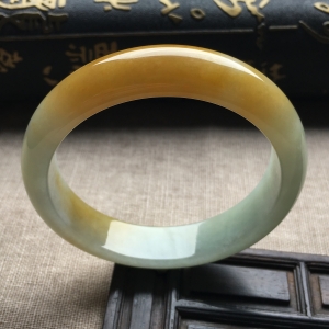 （超值推荐）糯冰种黄翡手镯（57mm）