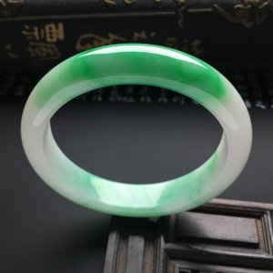 （超值推荐）糯冰种飘翠手镯（55mm）