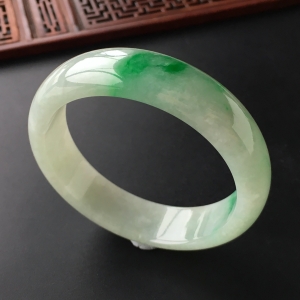 (超值推荐)糯冰种飘翠手镯(57.8mm)