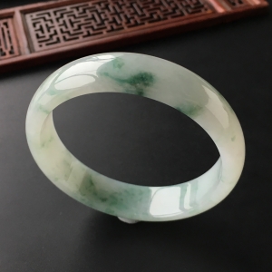 (超值推荐)糯冰种飘花手镯(61.3mm)