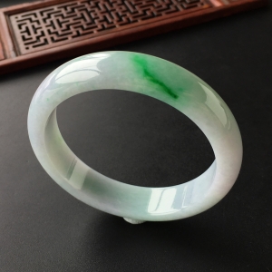 (超值推荐)糯冰种飘翠手镯(56.3mm)