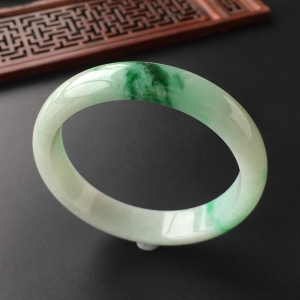 (超值推荐)糯冰种飘翠手镯(56mm)