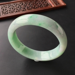 (超值推荐)糯冰种飘翠手镯(58mm)