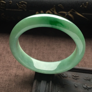 （超值推荐）糯冰种飘翠手镯（55.4mm）