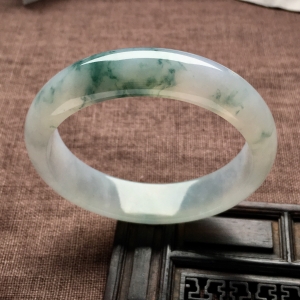 （超值推荐）糯冰种飘花手镯（56.8mm）