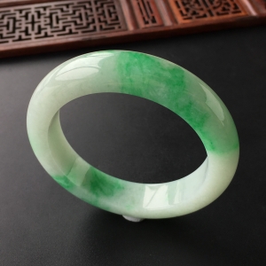 (超值推荐)糯冰种飘翠手镯(54.7mm)