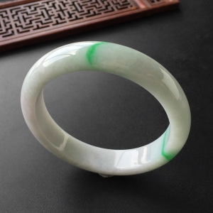 (超值推荐)糯冰种飘翠手镯(58.2mm)
