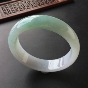 (超值推荐)糯冰种晴水手镯(59mm)