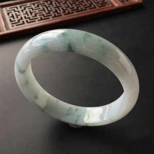 (超值推荐)糯冰种飘花手镯(59.7mm)