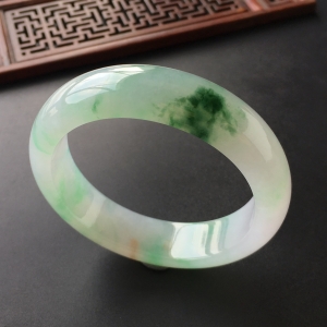 (超值推荐)糯冰种飘翠手镯(55.9mm)