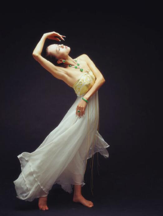 被东南亚人称为舞神的她,却用自身灵气诠释什