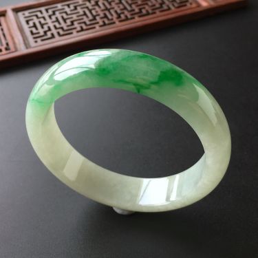 (超值推荐)糯冰种飘翠手镯(57.5mm)