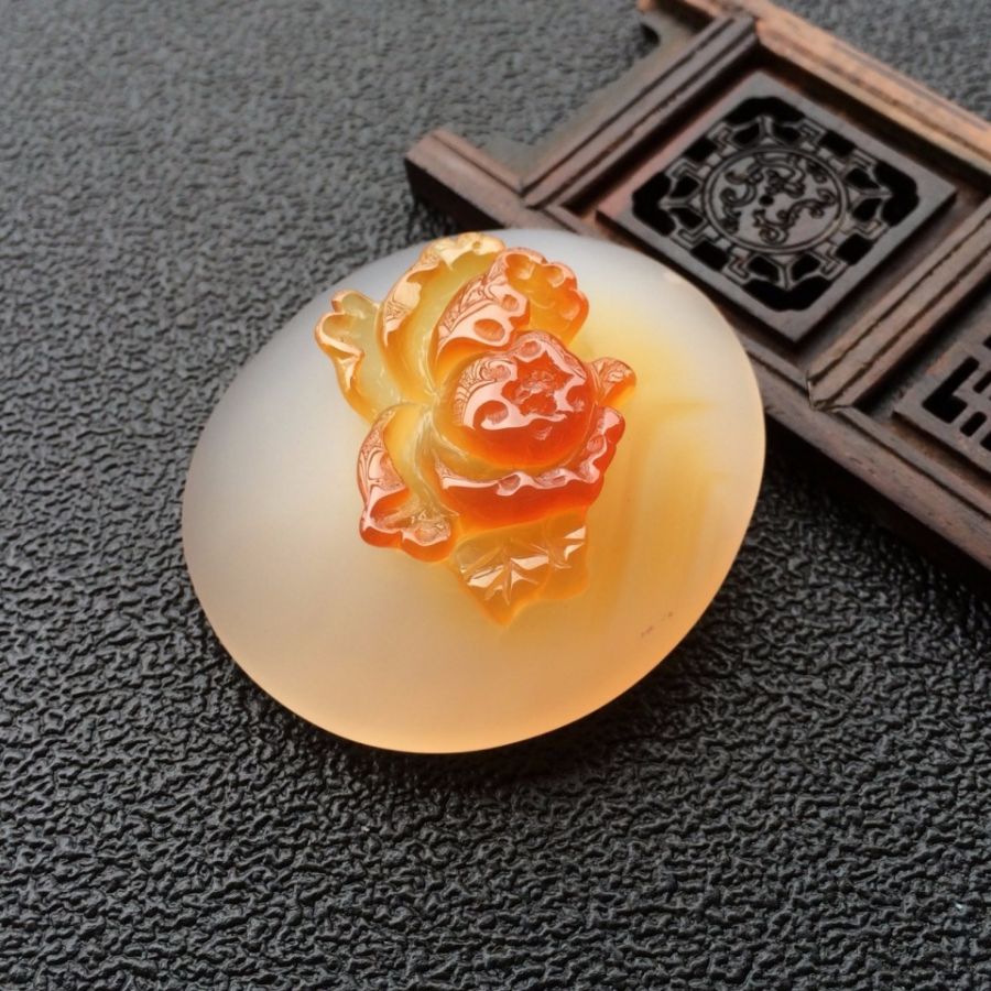 阿富汗玉手镯好不好 虽然血玉髓的硬度与韧度都不错