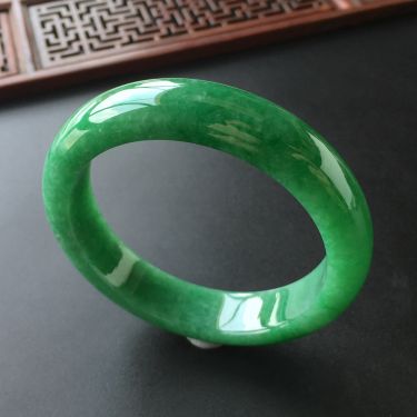 (超值推荐)糯冰种翠色手镯(55.1mm)